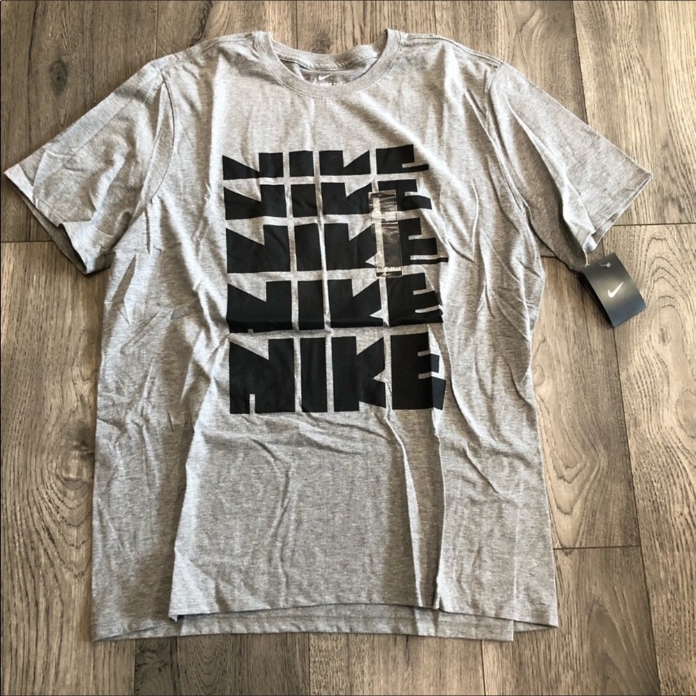 (NWT) Nike Graphic T Shirt